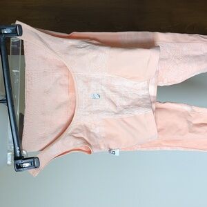 Free People peach workout set. NWT size M/ L